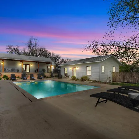 Schubert Inn Cottage - Pool - Walk To Main St
